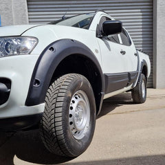 Kapı Koruması MITSUBISHI L200