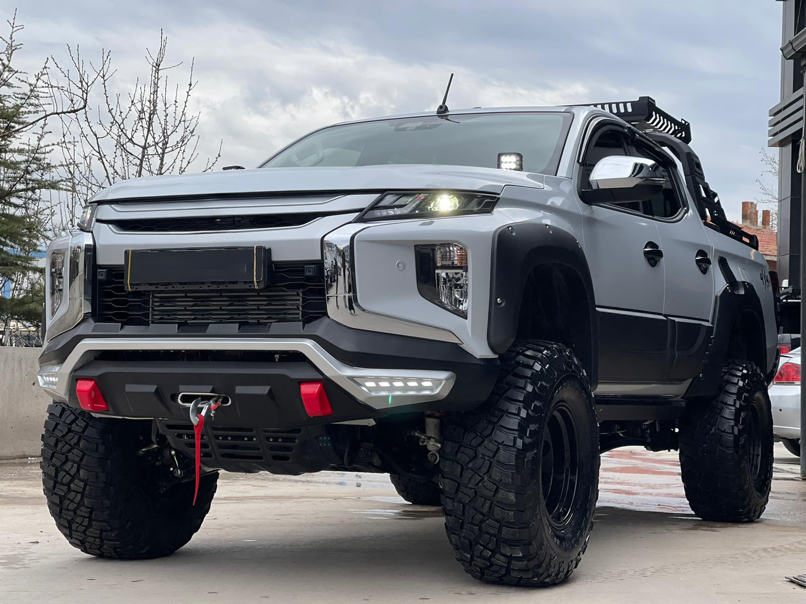 Çamurluk Kaplaması MITSUBISHI L200